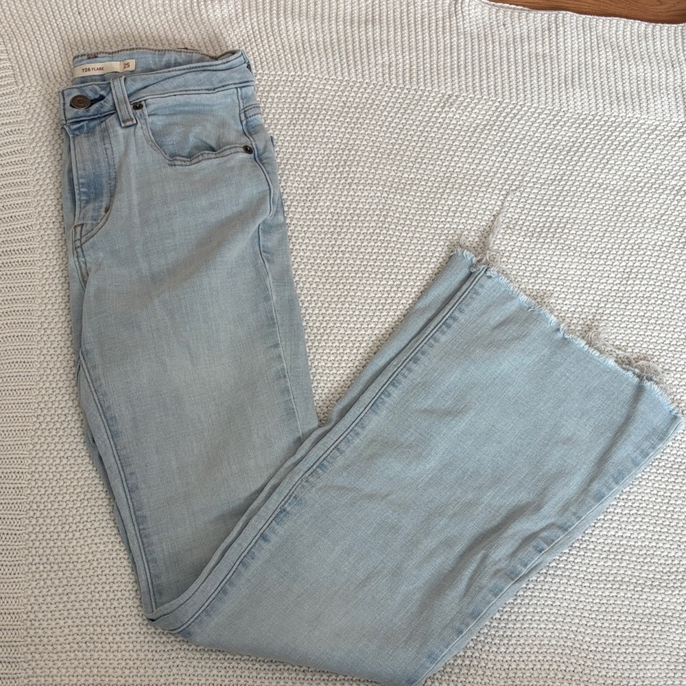 Levi's High Rise Light Blue Jeans